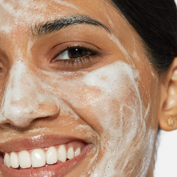 Oil to Foam Total Cleanser - Afbeelding 4